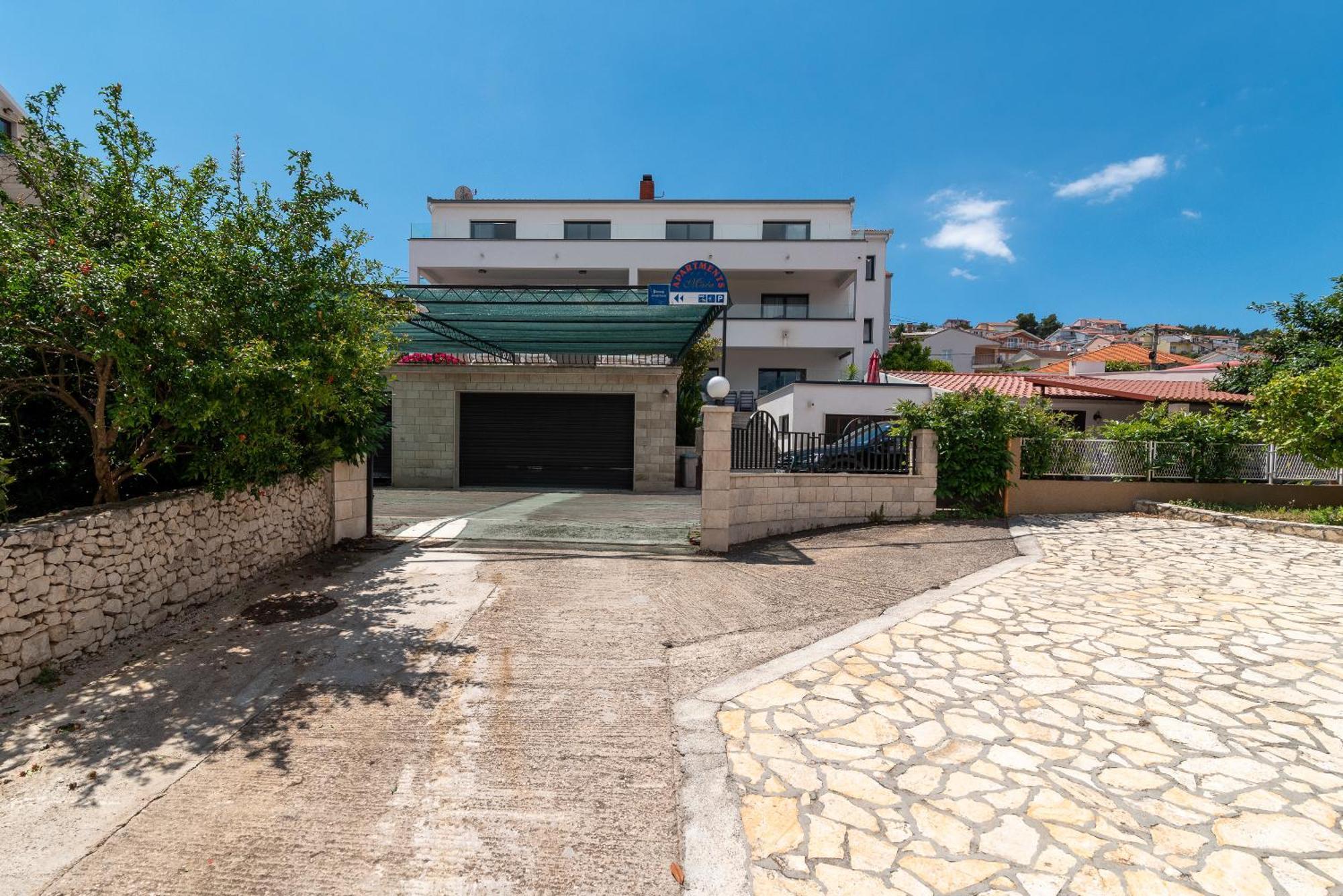 Maca Apartments & Suites Trogir Exterior foto