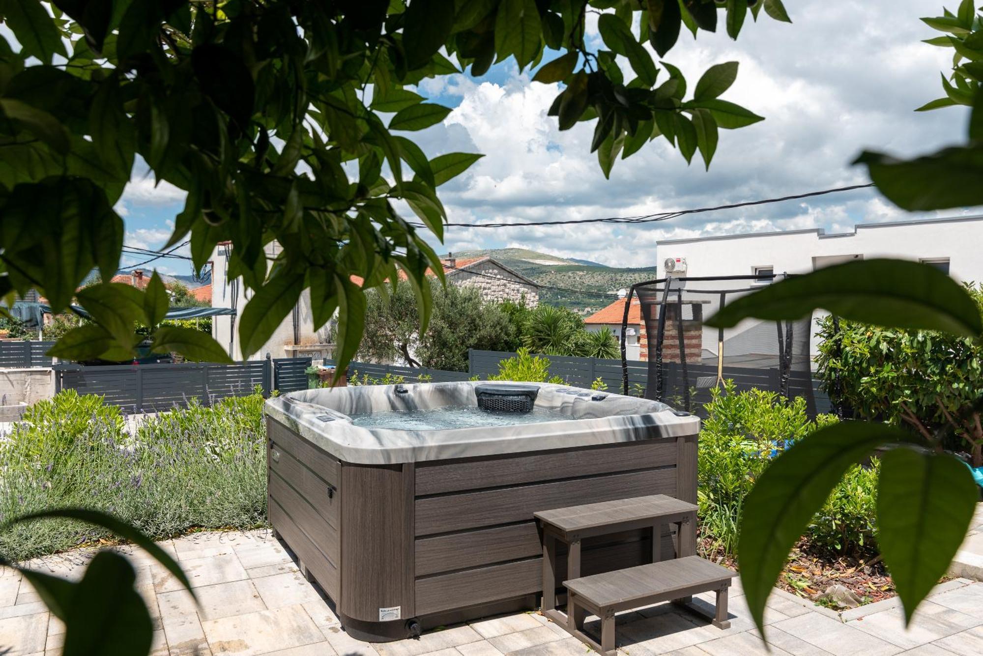 Maca Apartments & Suites Trogir Exterior foto