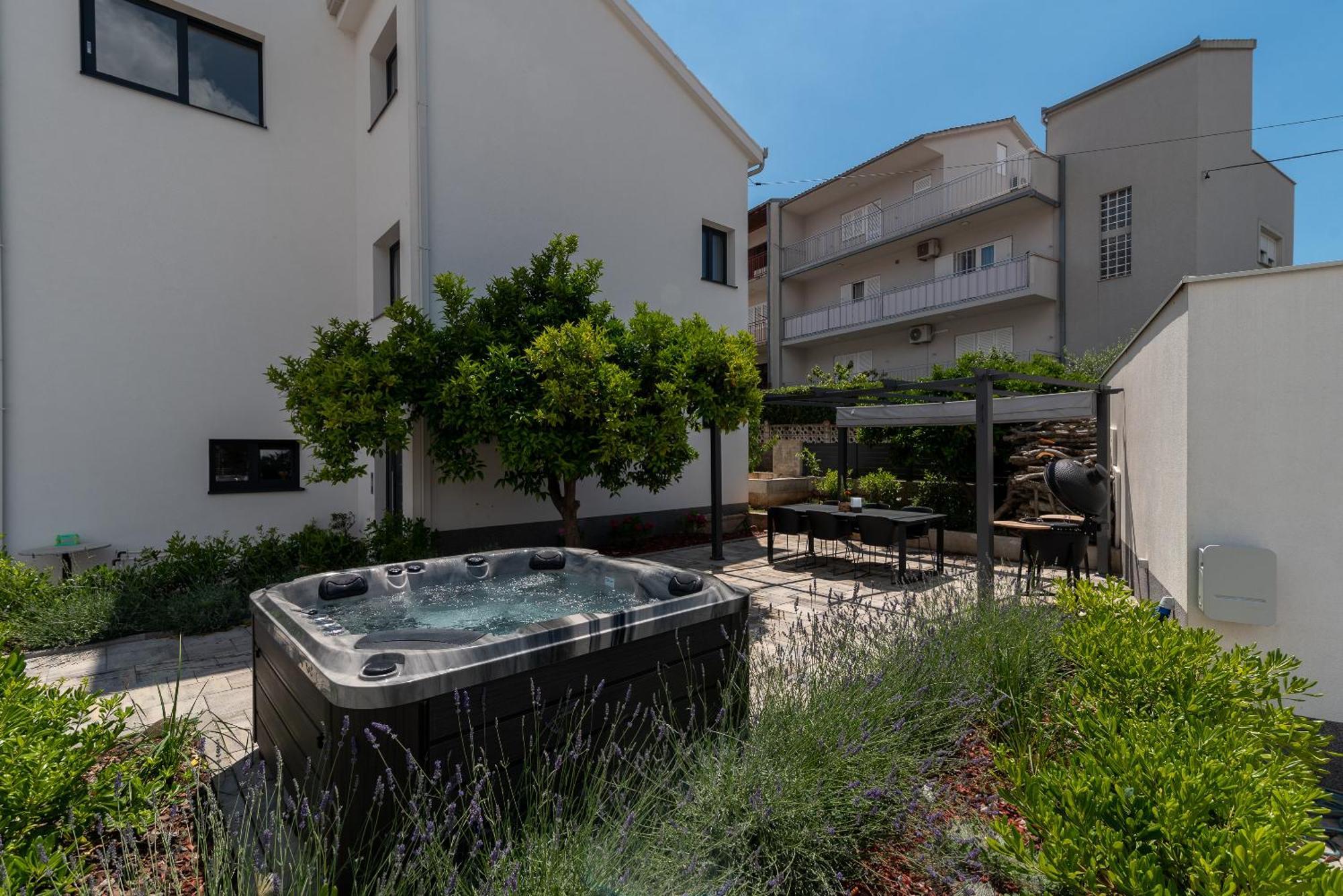 Maca Apartments & Suites Trogir Exterior foto