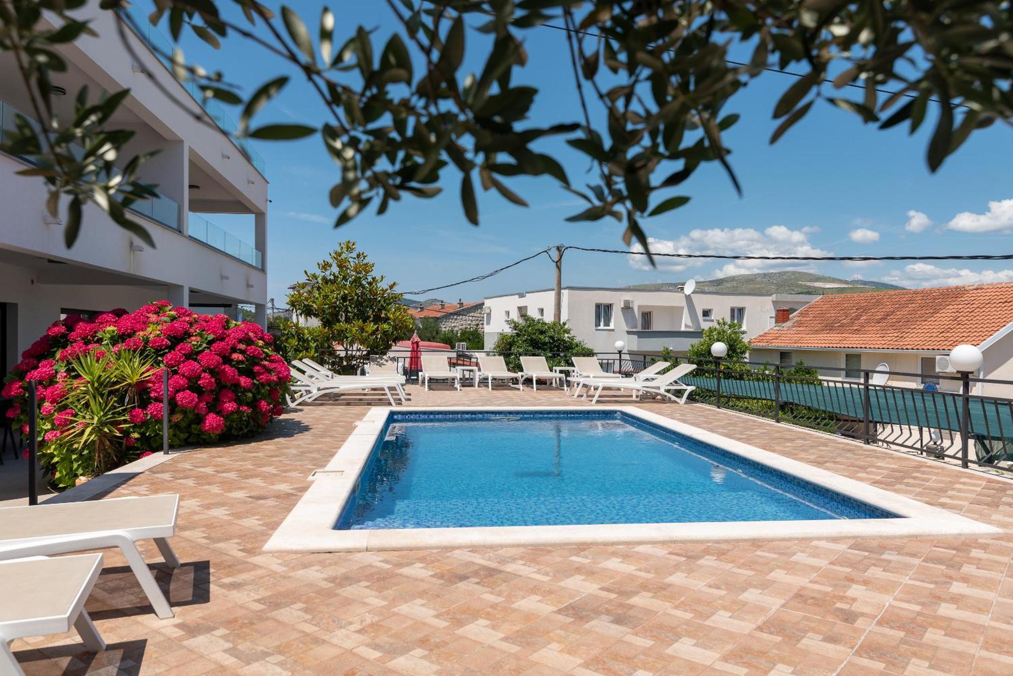 Maca Apartments & Suites Trogir Exterior foto
